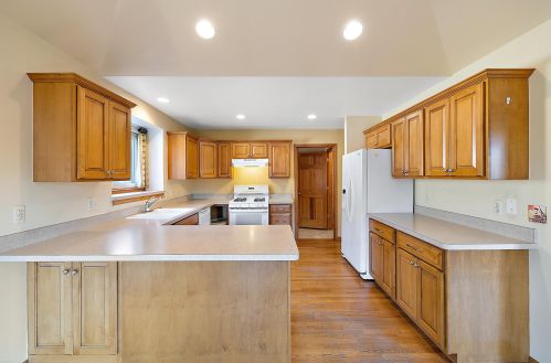 21855 Town Gate Dr, Macomb Township MI 48044-3791 exterior