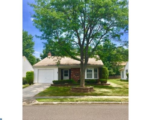 10 Meadowwood Ct, Columbus NJ  08022-1026 exterior