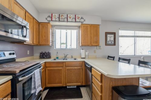 6499 Lotus Way, Taylorsville UT 84081-4307 exterior