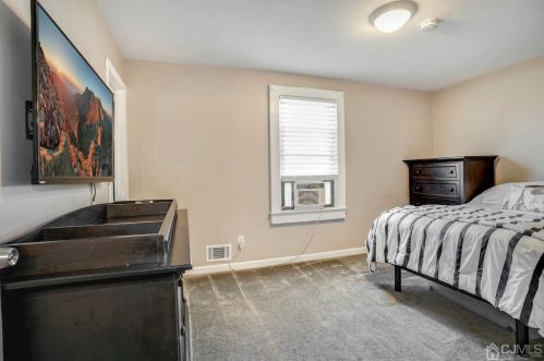 33 Coddington Ave, Avenel NJ 07001-1941 exterior