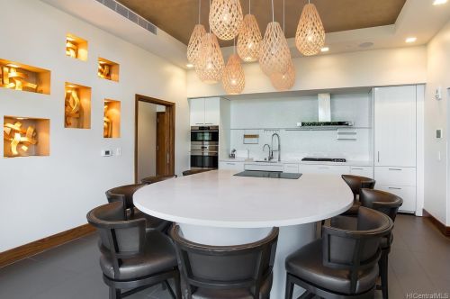 1555 Kapiolani Blvd, Honolulu HI 96814-4553 exterior