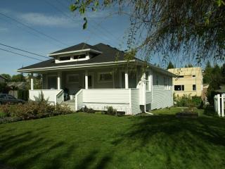 5602 40th Ave, Seattle WA  98105-2217 exterior