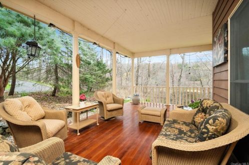 34 High St, Armonk NY 10504-1224 exterior