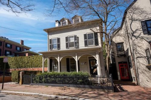 22 Cushing St, Providence RI 02906-2228 exterior