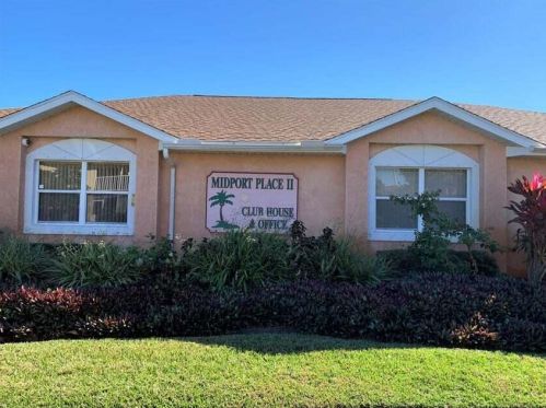 1537 Royal Green Cir, Fort Pierce FL  34952-7625 exterior