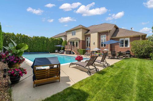 21192 Strawberry Hills Dr, Macomb Township MI 48044-2277 exterior