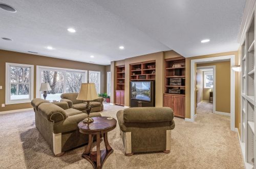 3211 Crestmoor Dr, Saint Paul MN 55125-5010 exterior