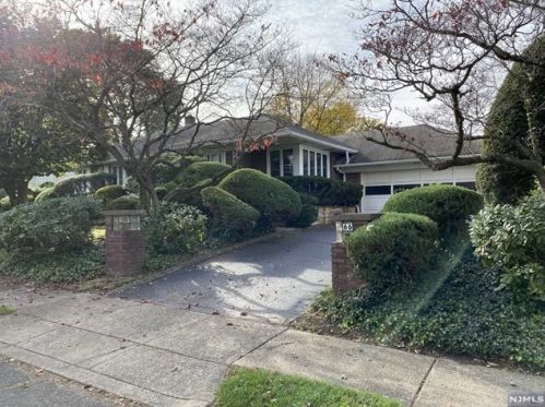 66 Roxbury Rd, Dumont NJ  07628-1120 exterior