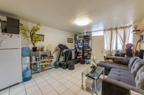 1101 Kokea St, Honolulu HI  96817-3401 exterior