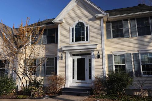 11 Hubbard Rd, Dover, NH 03820-4273