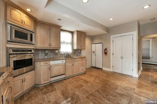 47 Kipp Ave, Hasbrouck Heights NJ 07604-1216 exterior