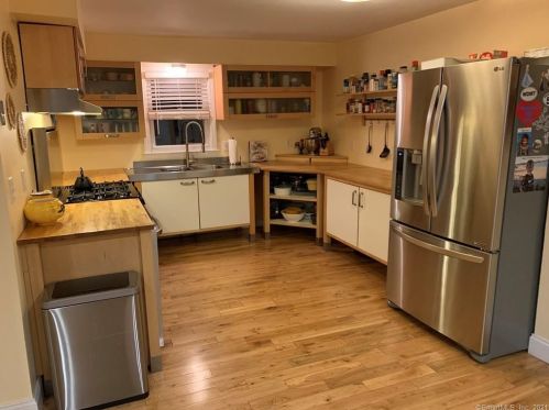 87 Hawley Ave, Milford CT 06460-8016 exterior