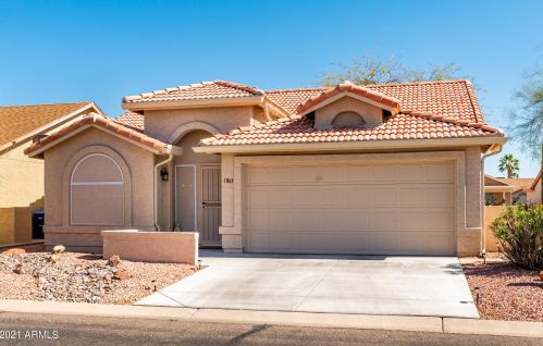 1863 Peach Tree Dr, Chandler AZ 85249-8917 exterior