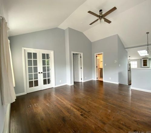 21 Hale St, Westport CT  06880-5137 exterior