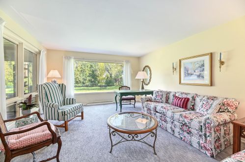 7120 Crossway Rd, Milwaukee, WI 53217-3848