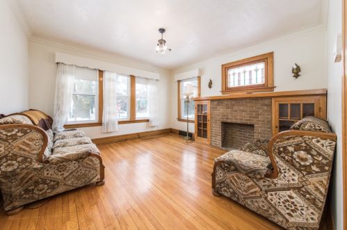 3657 Artesian Ave, Chicago IL 60645-5301 exterior