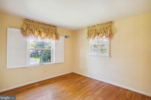 7641 Miller Fall Rd, Rockville MD 20855-1165 exterior