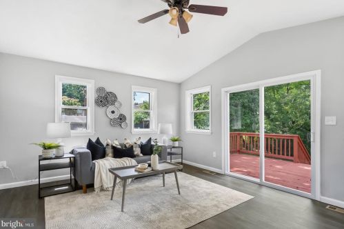 18 Mapledale Ave, Glen Burnie MD 21061-1938 exterior