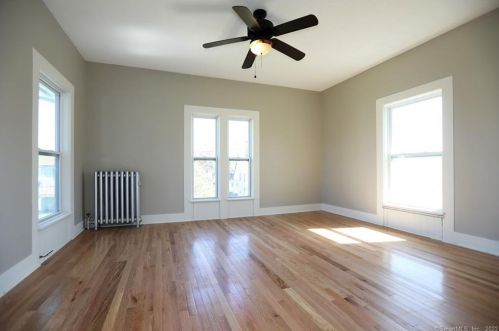 10 New King St, Enfield CT 06082-3527 exterior