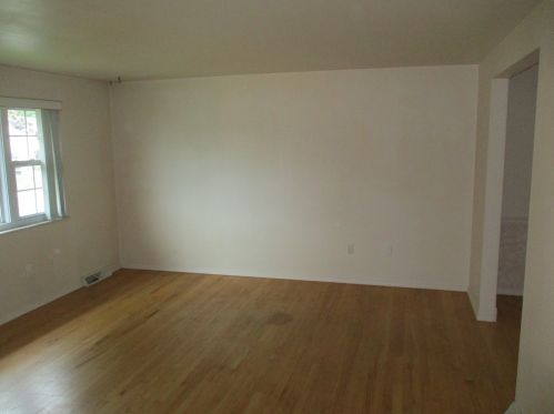 679 Presque Isle Dr, Pittsburgh, PA 15239-2636