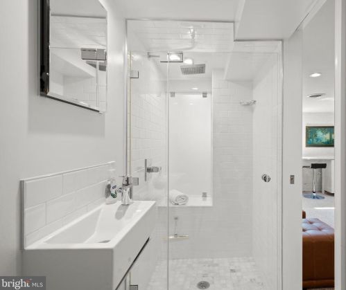 3027 Cambridge Pl, Washington DC 20007-2914 exterior