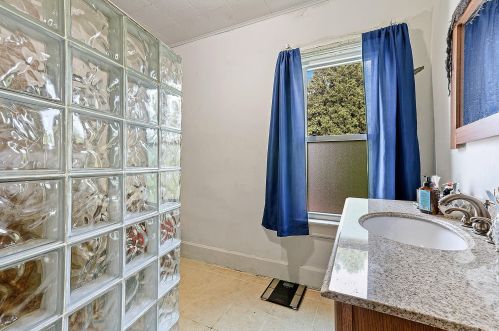 719 18th St, Manitowoc WI 54220-3131 exterior