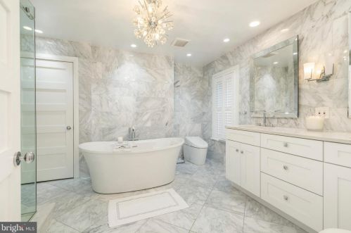 2109 Locust St, Philadelphia PA 19103-4802 exterior