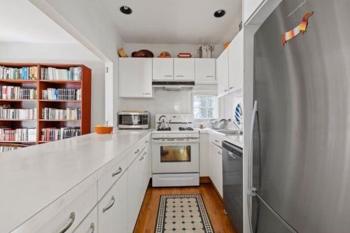 2 Cushing St, Providence RI 02906-2228 exterior