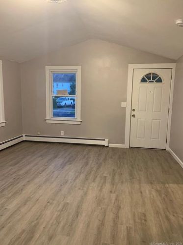 121 Barber St, Windsor CT  06095-4416 exterior