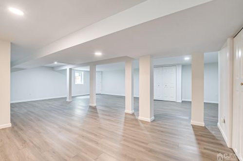 53 Fairmount Ave, Edison NJ  08820-2032 exterior