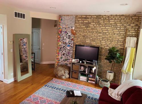 4444 Beacon St, Chicago, IL 60640-5891