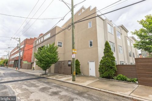 211 Brown St, Philadelphia PA  19123-2256 exterior