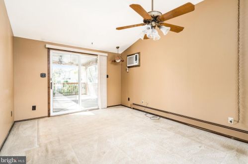 14 Peterson Ave, Edison NJ 08817-3318 exterior