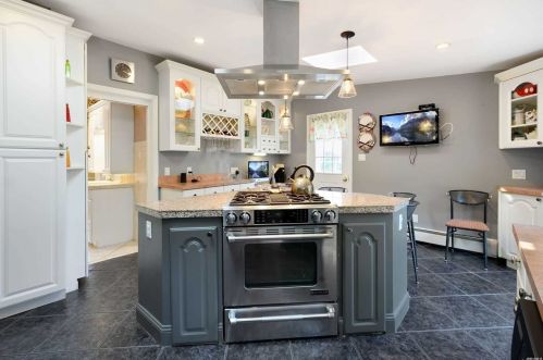 51 Harned Rd, Commack NY 11725-5104 exterior