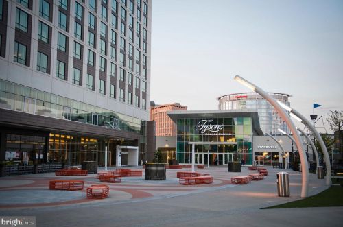 1704 Anderson Rd, Mc Lean VA 22102-1620 exterior