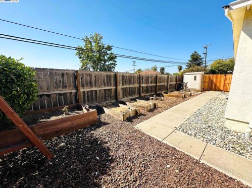 3671 Sanford St, Concord CA  94520-1356 exterior