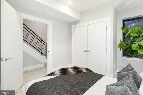 722 Broad St, Philadelphia PA 19146-3119 exterior