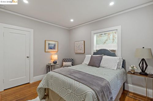 2924 Florence St, Berkeley CA 94705-2093 exterior