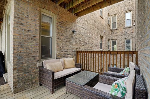 2150 Ainslie St, Chicago IL  60625-1350 exterior