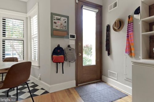 104 7th St, Washington DC  20003-1212 exterior