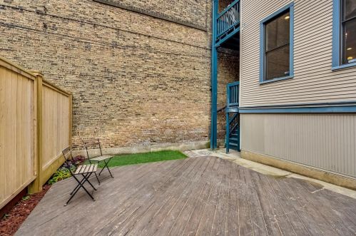 2779 Kenmore Ave, Chicago IL  60614-1305 exterior