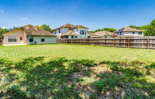 10137 Anahuac Trl, Austin TX 78747-2703 exterior