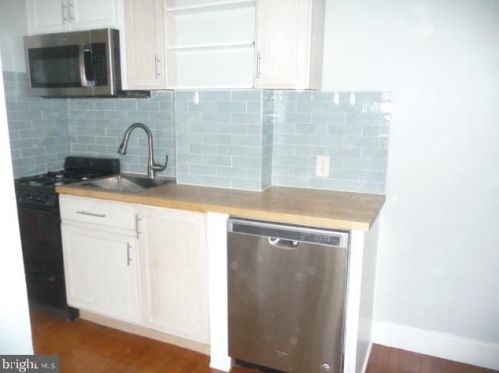 324 18 St, Philadelphia PA 19140-1014 exterior