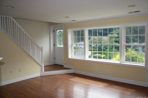 11 Schoolhouse Ln, Poughkeepsie, NY 12603-4907