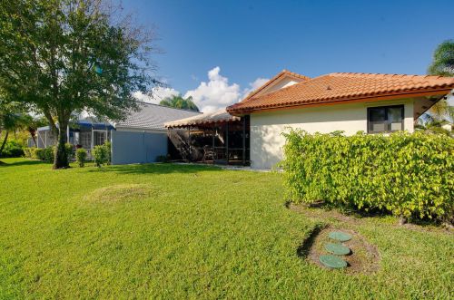 174 Executive Cir, Boynton Beach FL 33436-1833 exterior