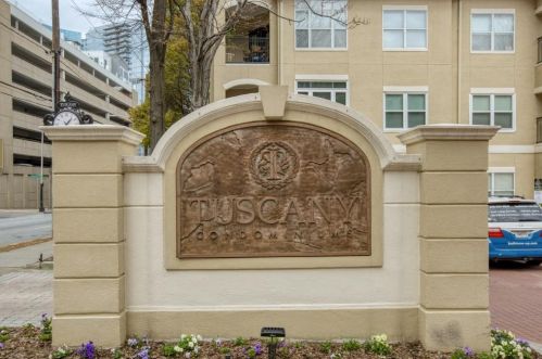 955 Juniper St, Atlanta GA  30309-5123 exterior