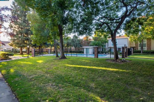 1247 Pine Creek Way, Concord CA 94520-3688 exterior