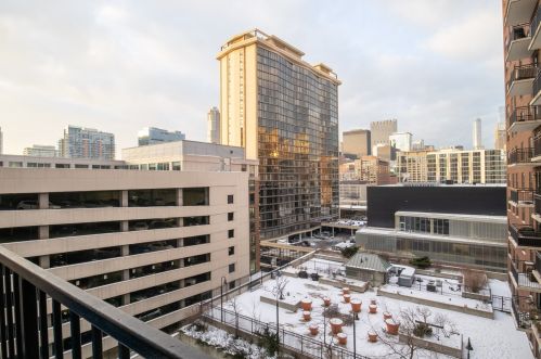 40 9th St, Chicago IL  60605-2137 exterior