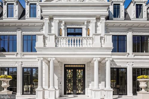 6431 Georgetown Pike, Mc Lean VA 22101-2212 exterior