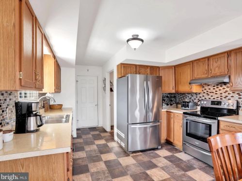 106 Cross Creek Dr, Primrose PA 17901-8727 exterior